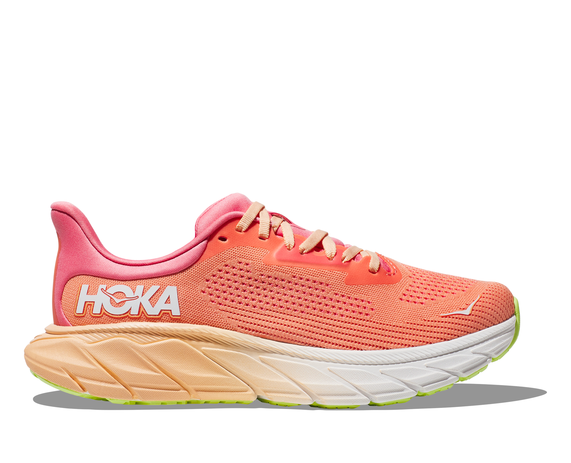 Hoka Arahi 7 modell dam. Rosa färg i nyanser mot persika. Hos Hoka specialisterna i Sverige. 