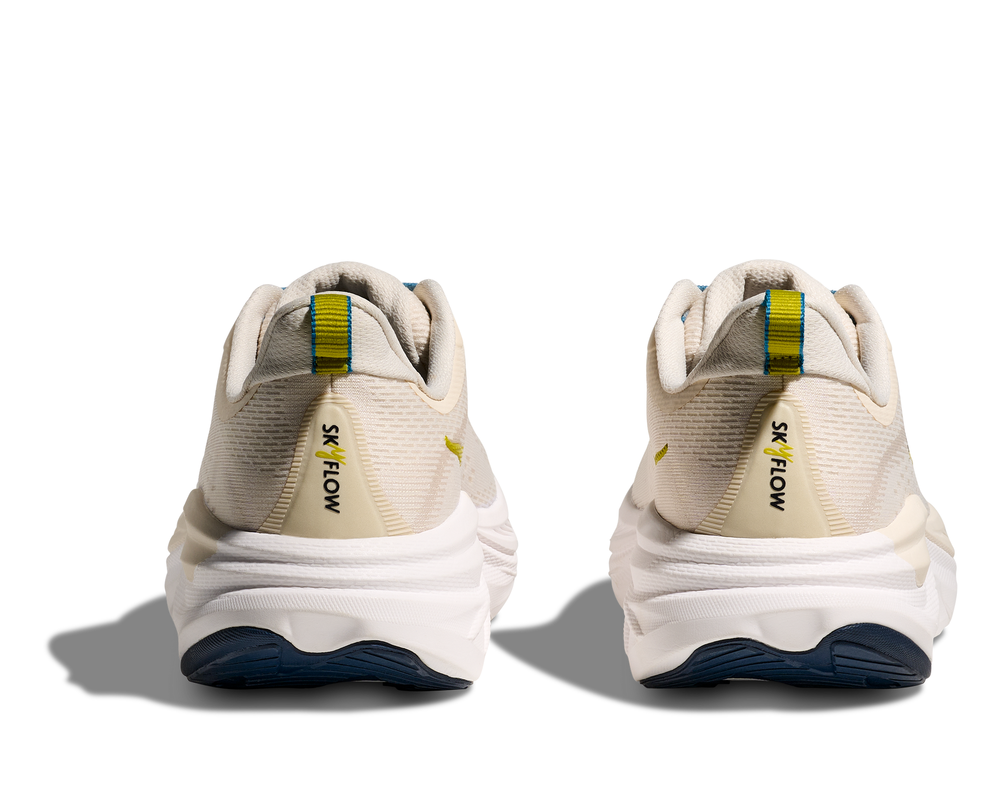 Hoka Skyflow M, löparskor i beige och vit färg med detaljer i blått, gult och svart. Dämpad och stabil sko som är gjord för asfalt och grusvägar. Köp hos oss, din Hoka specialist i Sverige!