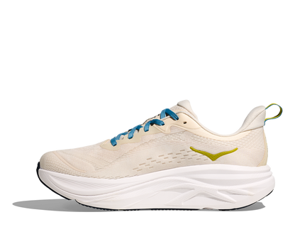 Hoka Skyflow M, löparskor i beige och vit färg med detaljer i blått, gult och svart. Dämpad och stabil sko som är gjord för asfalt och grusvägar. Köp hos oss, din Hoka specialist i Sverige!