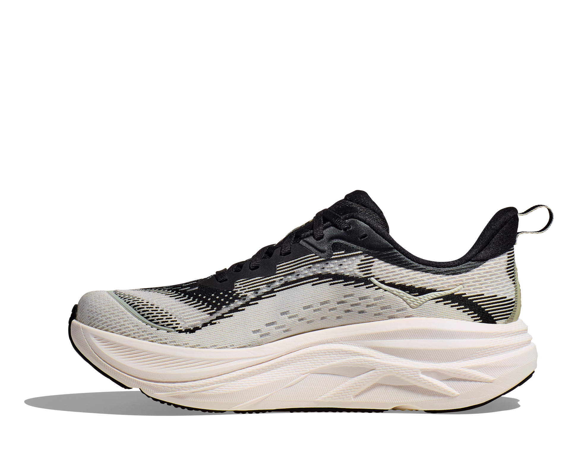Hoka W Skyflow.  Utmärkt sko för att lägga något lite extra på dagens runda! Vit och svart färg.