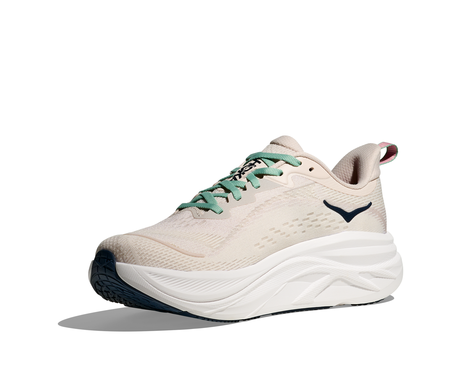 Hoka Skyflow W, löparskor i beige och vit färg med detaljer i rosa, grönt och svart. Dämpad och stabil sko som är gjord för asfalt och grusvägar. Köp hos oss, din Hoka specialist i Sverige!