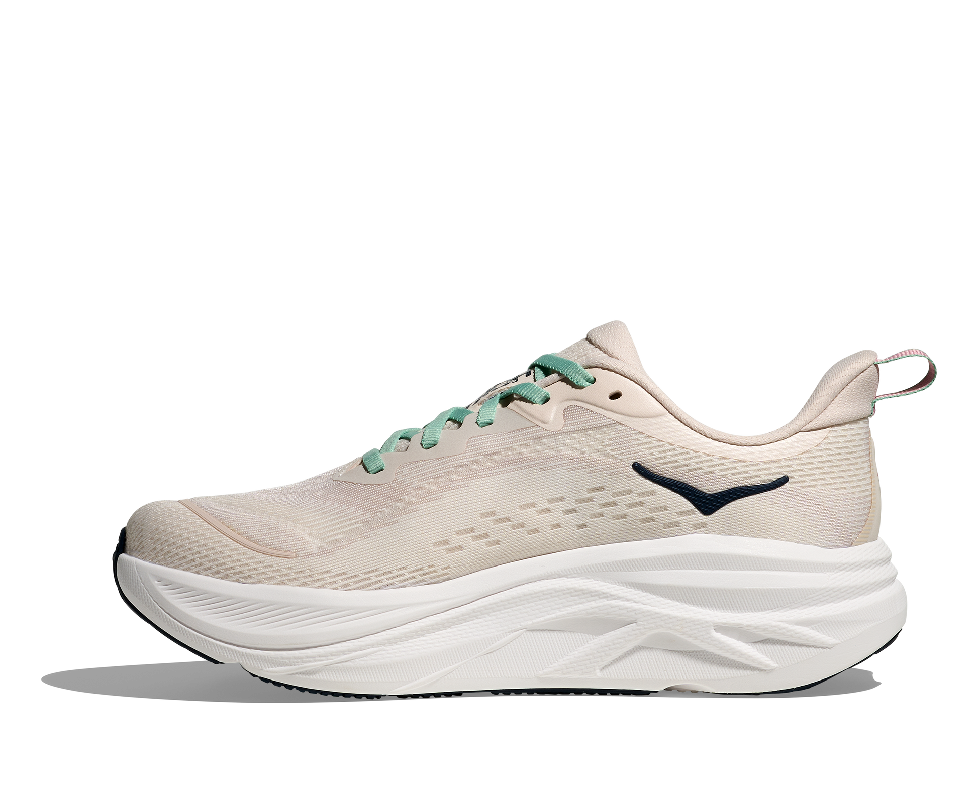 Hoka Skyflow W, löparskor i beige och vit färg med detaljer i rosa, grönt och svart. Dämpad och stabil sko som är gjord för asfalt och grusvägar. Köp hos oss, din Hoka specialist i Sverige!