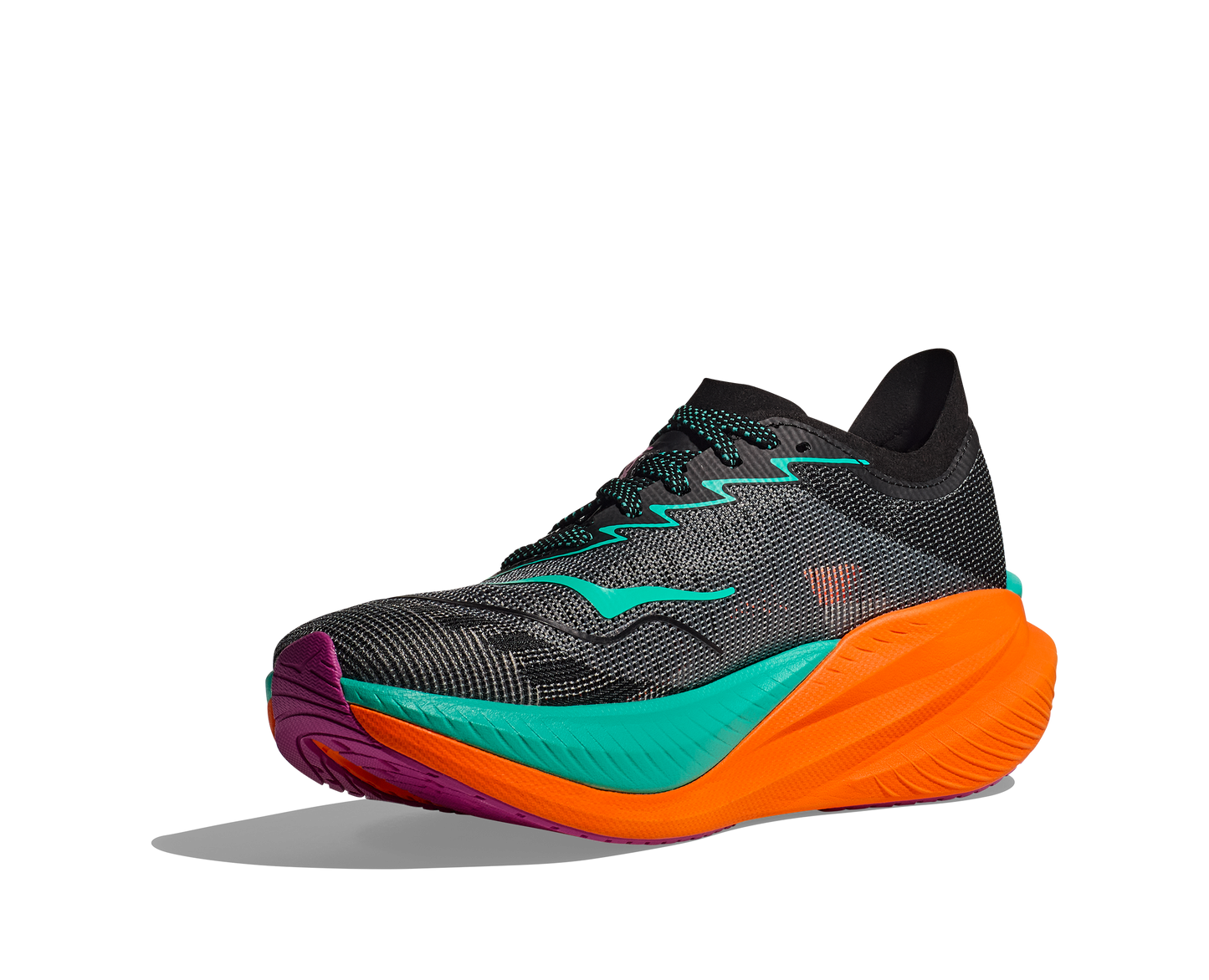 Hoka M Mach X 2. En snabb sko med god dämpning som hjälper dig slå dina rekord. Orange och blå färg. 