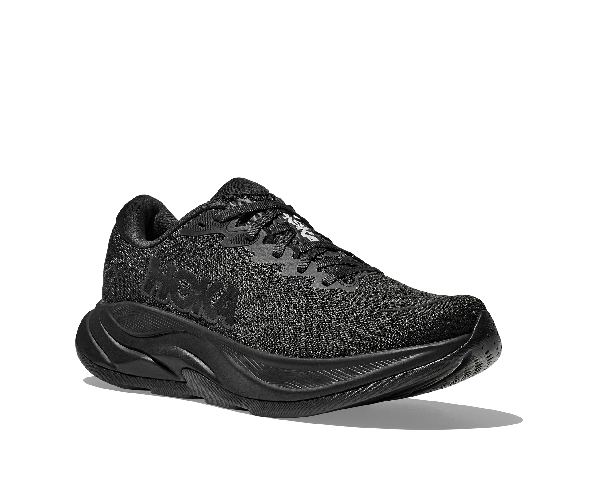 Hoka M Rincon 4 - En fjäderlätt sko med fantastisk dämpning men det slutar inte där. Denna sko är även otroligt responsiv. Svart färg på denna sko.