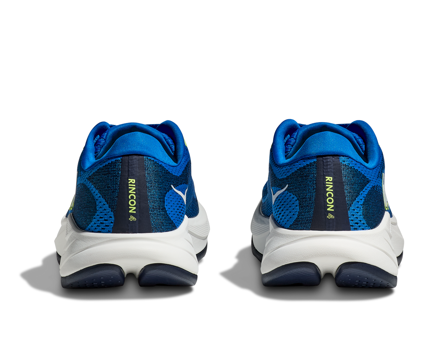 Hoka M Rincon 4 - En fjäderlätt sko med fantastisk dämpning men det slutar inte där. Denna sko är även otroligt responsiv. Denna sko är blå och vit med lime gröna detaljer.