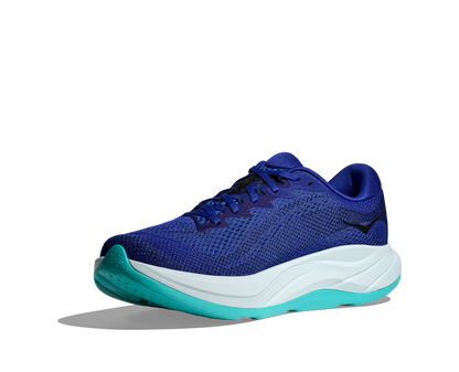 Hoka M Rincon 4 - En fjäderlätt sko med fantastisk dämpning men det slutar inte där. Denna sko är även otroligt responsiv. Blå och vit färg på denna sko med detaljer i svart och ljusare blå. 