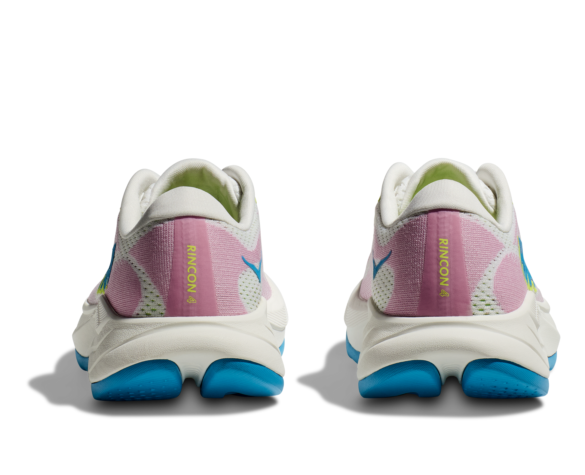 Hoka W Rincon 4 - En fjäderlätt sko med fantastisk dämpning men det slutar inte där. Denna sko är även otroligt responsiv. Vit/Rosa med blåa och gröna detaljer.