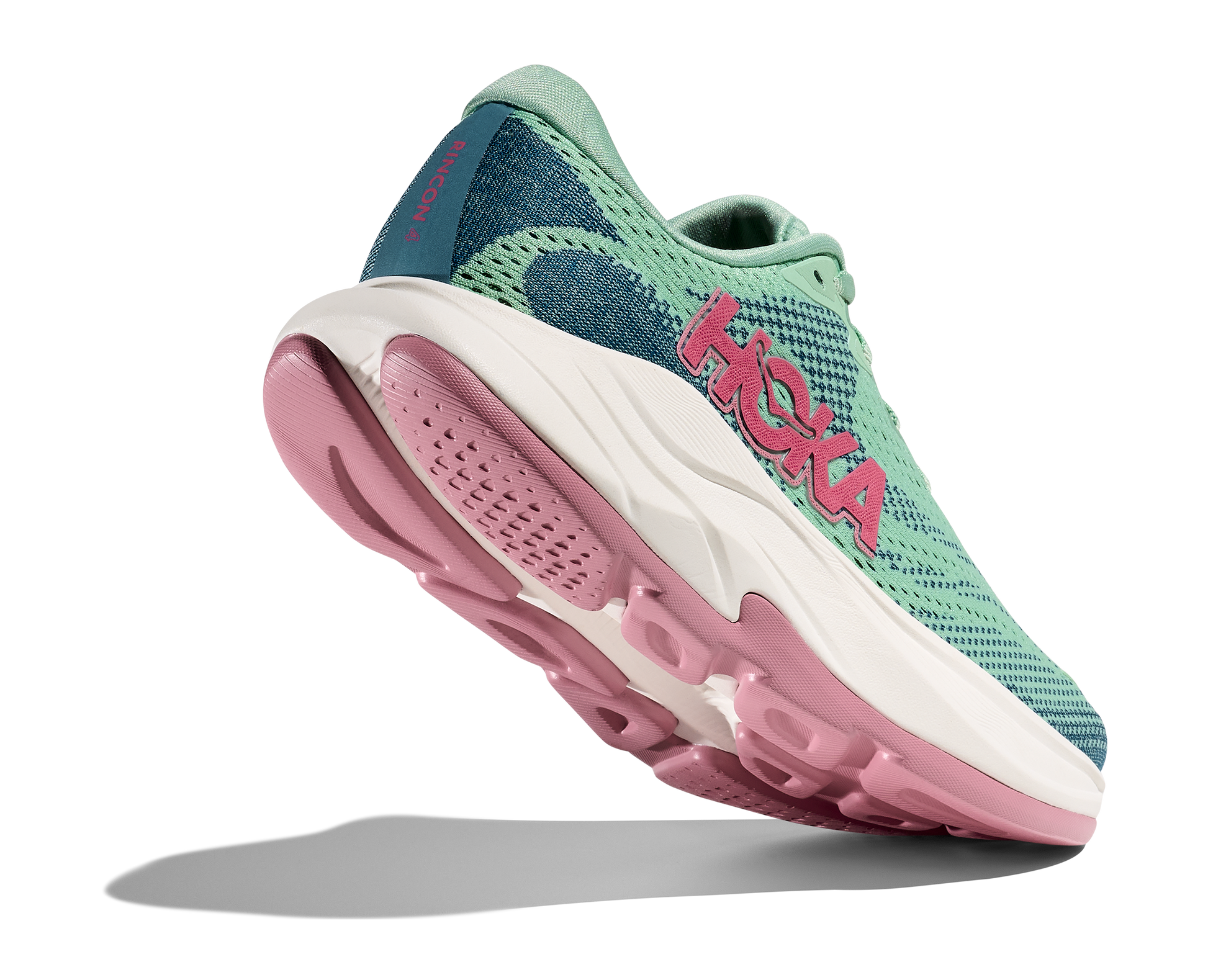 Hoka W Rincon 4 - En fjäderlätt sko med fantastisk dämpning men det slutar inte där. Denna sko är även otroligt responsiv. Grön, blå och vit färg med rosa detaljer. 