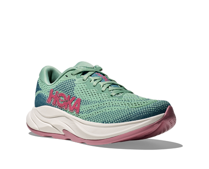 Hoka W Rincon 4 - En fjäderlätt sko med fantastisk dämpning men det slutar inte där. Denna sko är även otroligt responsiv. Grön, blå och vit färg med rosa detaljer. 