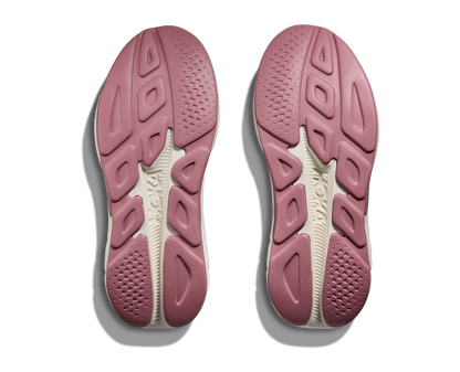 Hoka W Rincon 4 - En fjäderlätt sko med fantastisk dämpning men det slutar inte där. Denna sko är även otroligt responsiv. Grön, blå och vit färg med rosa detaljer. 