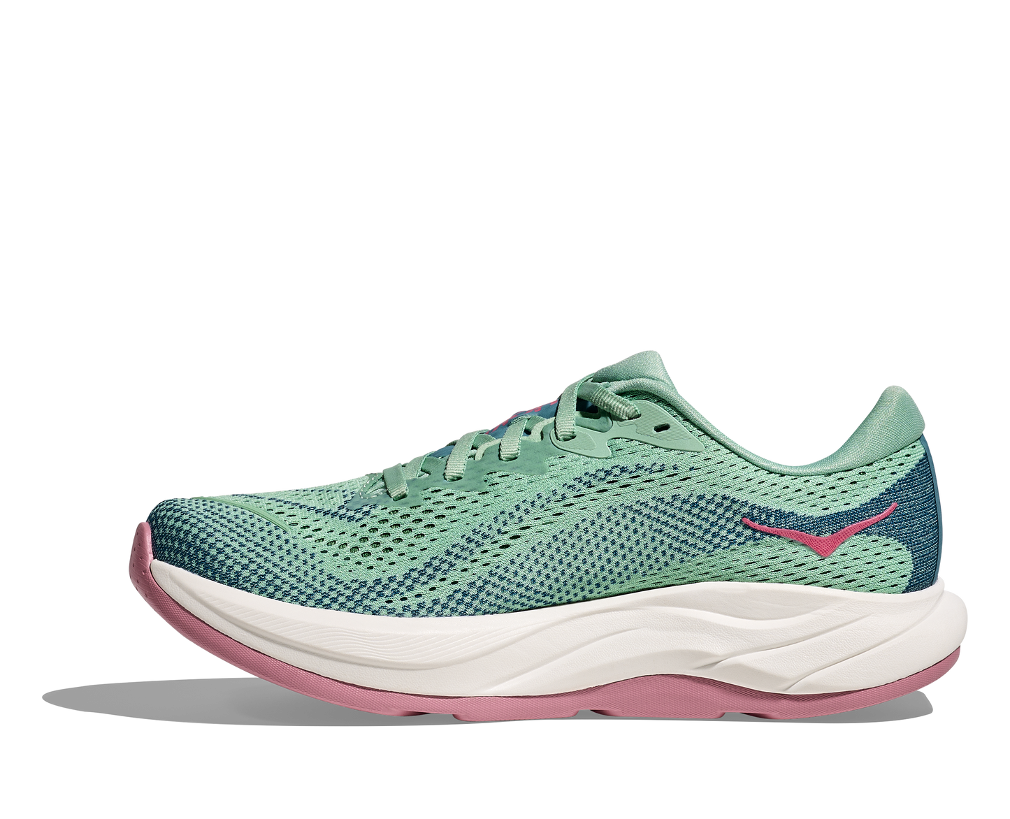 Hoka W Rincon 4 - En fjäderlätt sko med fantastisk dämpning men det slutar inte där. Denna sko är även otroligt responsiv. Grön, blå och vit färg med rosa detaljer. 