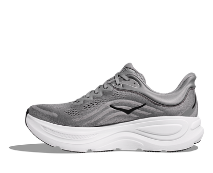Hoka M Bondi 9, dämpad herrsko. Perfekt för en mjuk och skonsam löpning. Även en super bra arbetssko som avlastar kroppen under hela dagen. Här i grå färg med vit sula och svarta detaljer. Köp hos dina Hoka specialister i Sverige idag!