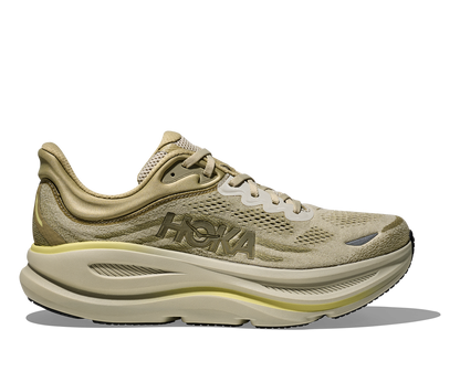 Hoka M Bondi 9, dämpad herrsko. Perfekt för en mjuk och skonsam löpning. Även en super bra arbetssko som avlastar kroppen under hela dagen. Gröna och beigea nyanser på denna sko med gula detaljer. Köp hos dina Hoka specialister i Sverige idag!