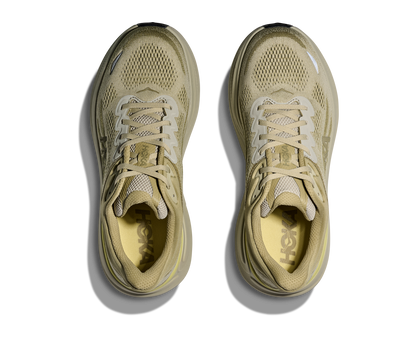 Hoka M Bondi 9, dämpad herrsko. Perfekt för en mjuk och skonsam löpning. Även en super bra arbetssko som avlastar kroppen under hela dagen. Gröna och beigea nyanser på denna sko med gula detaljer. Köp hos dina Hoka specialister i Sverige idag!
