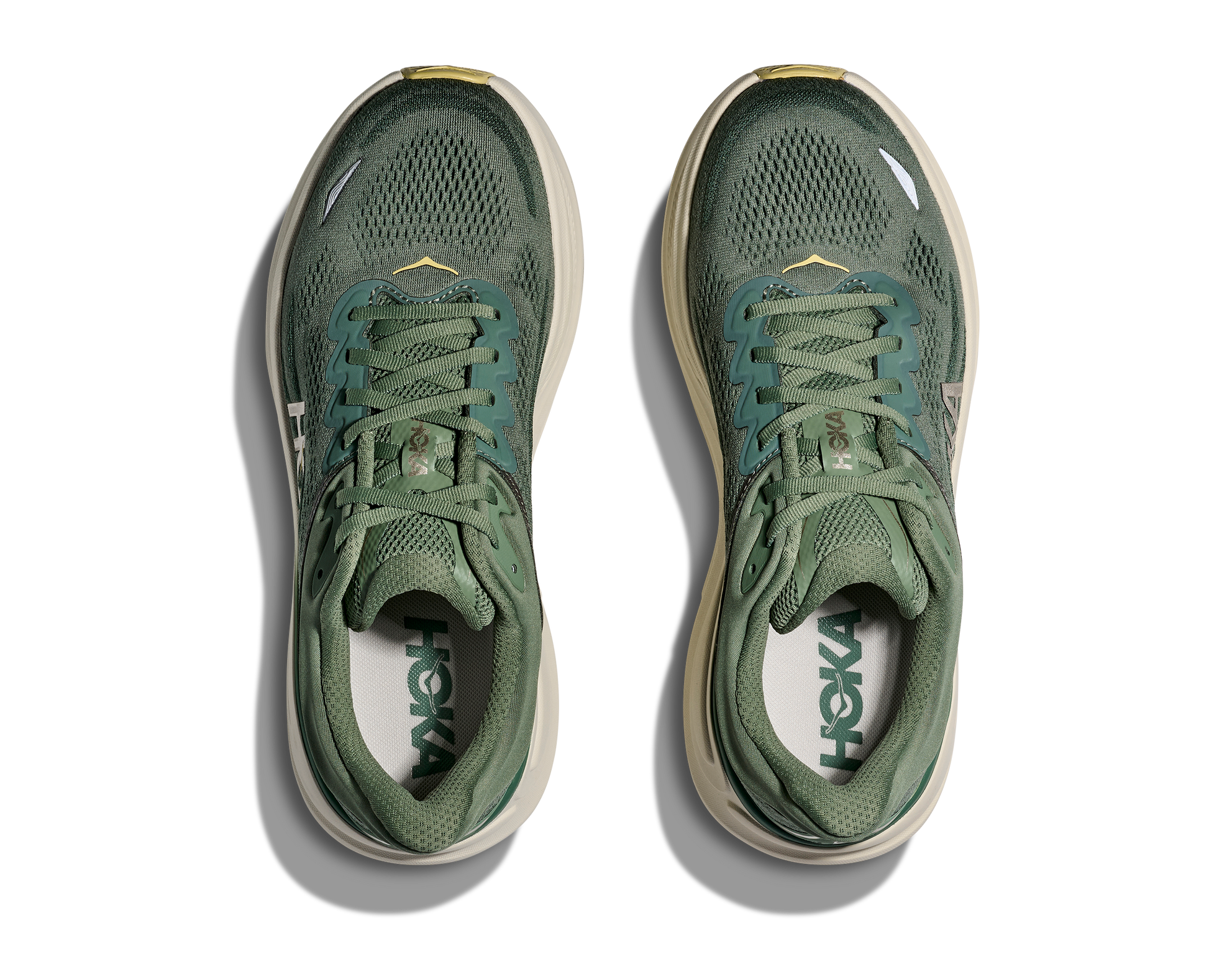 Hoka M Bondi 9, dämpad herrsko. Perfekt för en mjuk och skonsam löpning. Även en super bra arbetssko som avlastar kroppen under hela dagen.  Här i grön nyans med beige sula och gula detaljer.  Köp hos dina Hoka specialister i Sverige idag!