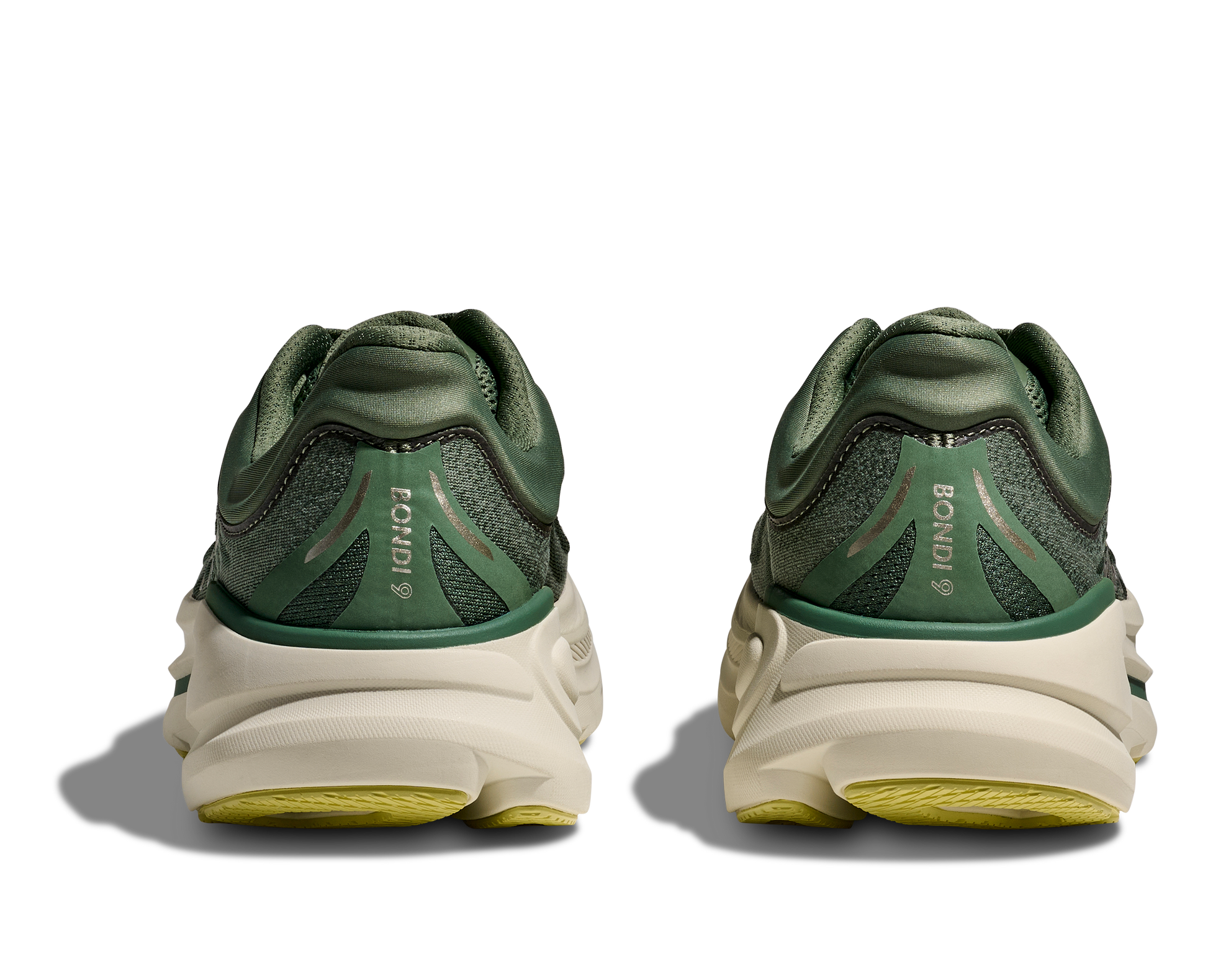 Hoka M Bondi 9, dämpad herrsko. Perfekt för en mjuk och skonsam löpning. Även en super bra arbetssko som avlastar kroppen under hela dagen.  Här i grön nyans med beige sula och gula detaljer.  Köp hos dina Hoka specialister i Sverige idag!