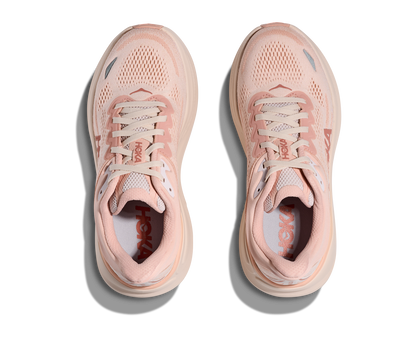 Hoka W Bondi 9, dämpad damsko. Perfekt för en mjuk och skonsam löpning. Även en super bra arbetssko som avlastar kroppen under hela dagen.  Här i härliga rosa och beigea nyanser.  Köp hos dina Hoka specialister i Sverige idag!