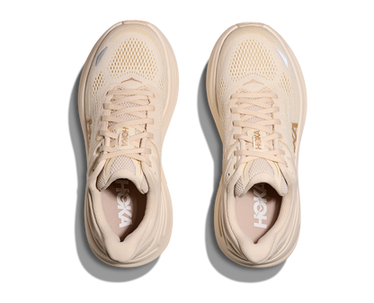 Hoka W Bondi 9, dämpad damsko. Perfekt för en mjuk och skonsam löpning. Även en super bra arbetssko som avlastar kroppen under hela dagen. Här i beige nyans. Köp hos dina Hoka specialister i Sverige idag!