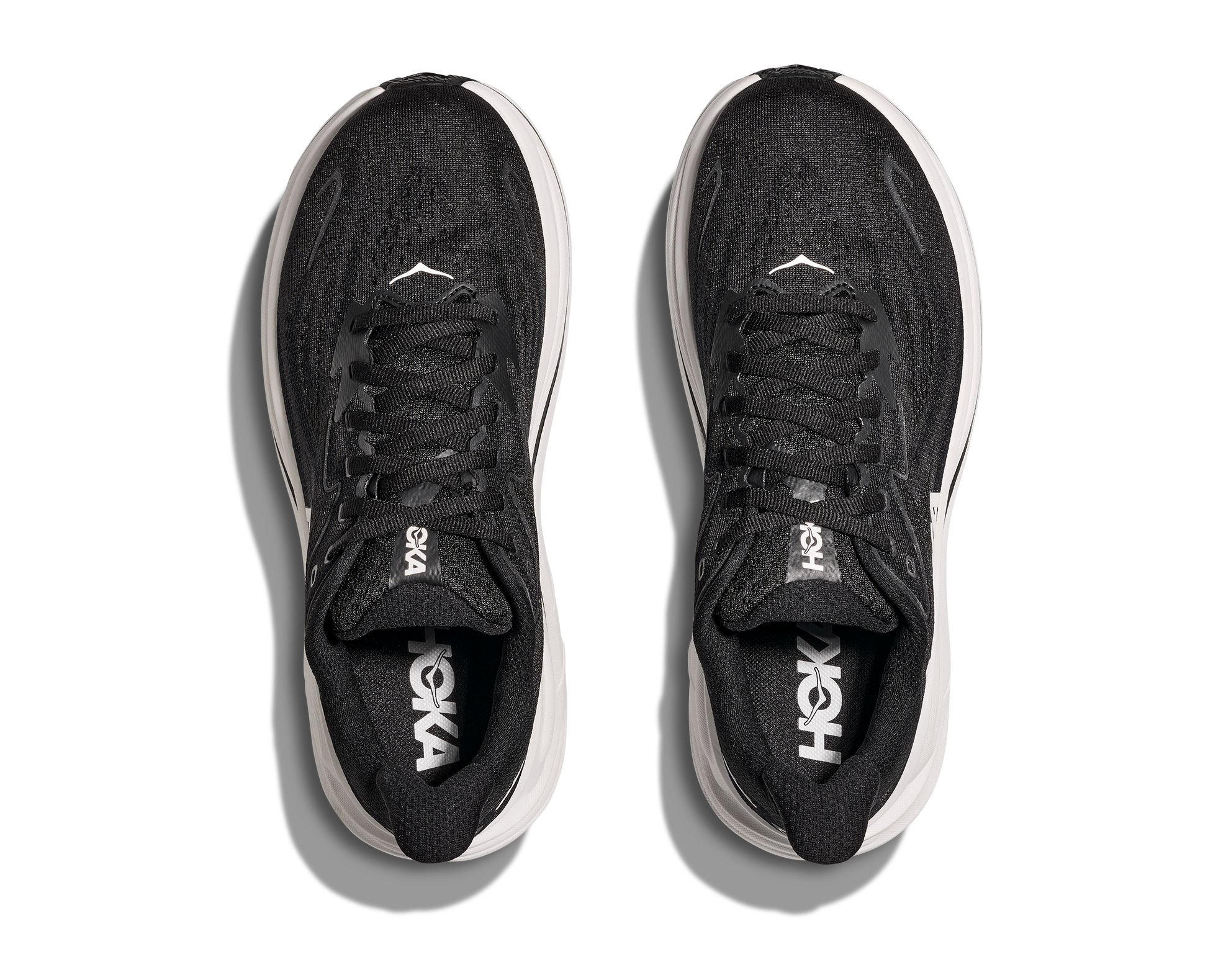 Hoka M Clifton 10 - Löparskor med dämpning. Svart och vita i färgen. Passar bra på asfalt och inomhus. Köp hos dina Hoka specialister i Sverige idag!