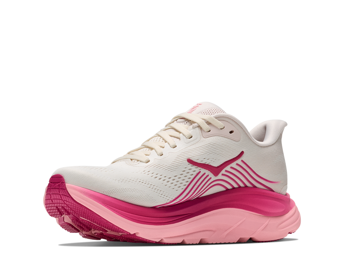 Hoka Clifton 11 dam i Rose Cream / Dewy Pink, snett framifrån