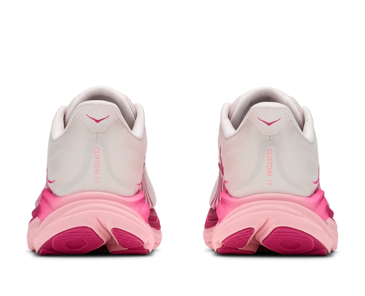 Hoka Clifton 11 dam i Rose Cream / Dewy Pink, par sett bakifrån