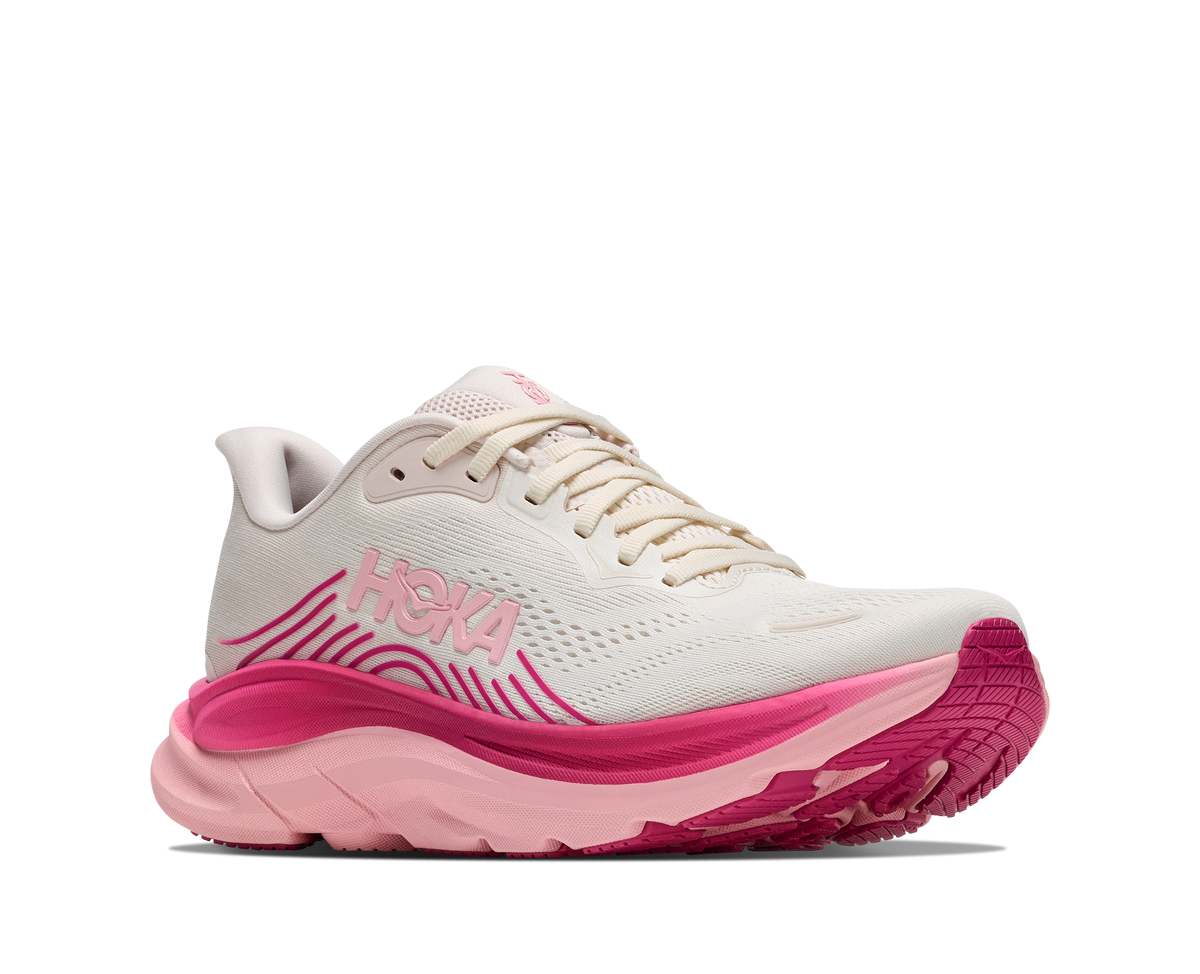Hoka Clifton 11 dam i Rose Cream / Dewy Pink, snett framifrån från utsidan