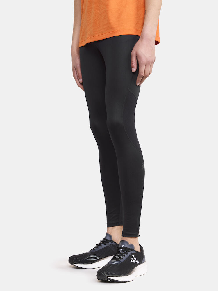 Craft ADV Essence Zip Tights. Svarta tights med elastiskt resår samt dragsko i midjan. Stor mobilficka höger ben. Ficka med dragkedja baktill. Dragkedja vid benslut. Reflekterande print baktill.