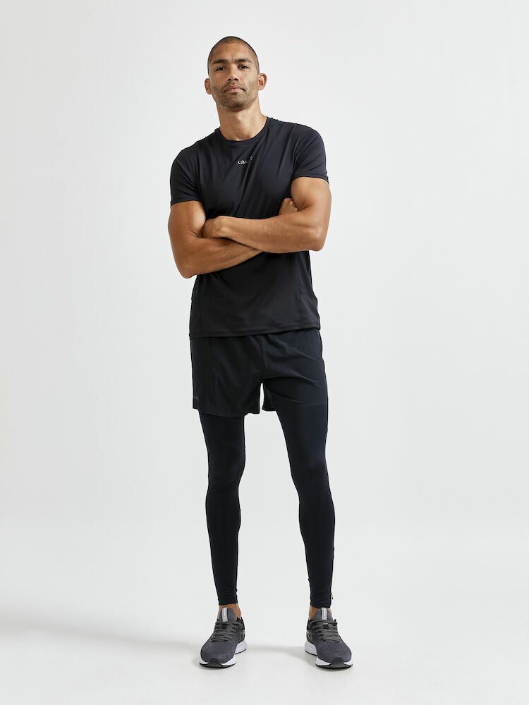 Craft ADV Essence Zip Tights. Svarta tights med elastiskt resår samt dragsko i midjan. Stor mobilficka höger ben. Ficka med dragkedja baktill. Dragkedja vid benslut. Reflekterande print baktill.