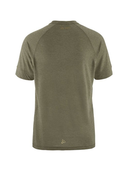 ADV Trail Wool SS Tee. Grön Tunn Löpar t-shirt i Ull-blandning för intensiv trail-löpning. Slits i sidor och regular fit för en avslappnad look. Tryck på bröstet.