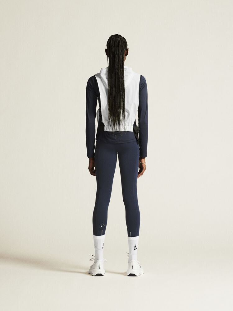 Craft ADV Essence High Waist Warm Tights. Mörkblå tights i dammodell med bred resår i midjan. Två stora ytterfickor på benen samt nyckelficka i midjan. 