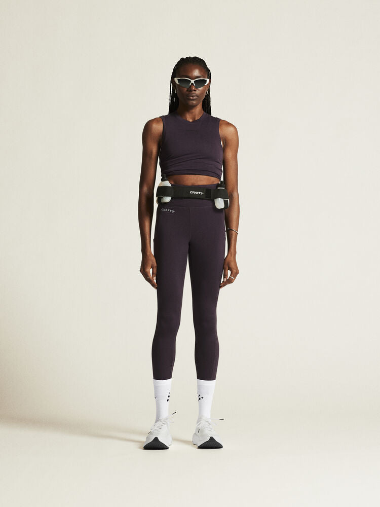 Craft ADV Essence High Waist Warm Tights. Lila tights i dammodell med bred resår i midjan. Två stora ytterfickor på benen samt nyckelficka i midjan. 