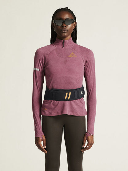 ADV SubZ Wool LS Tee 3 Rosa Långärmad polotröja med dragkedja i halsen. Merinoull-blandning för värme och komfort. Hål för tumme ärmslut. Reflekterande detaljer. Ventilerande mesh-panel i rygg. 