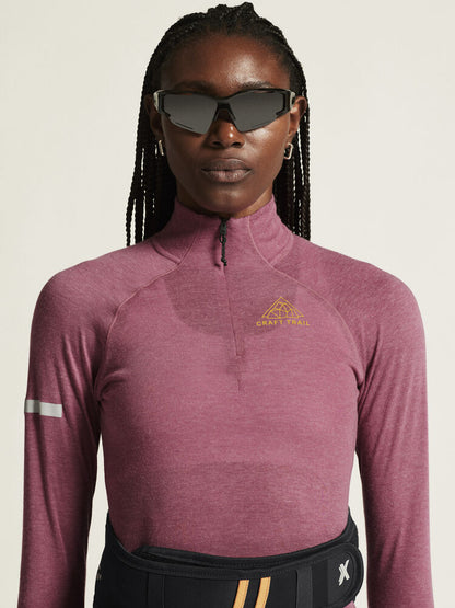 ADV SubZ Wool LS Tee 3 Rosa Långärmad polotröja med dragkedja i halsen. Merinoull-blandning för värme och komfort. Hål för tumme ärmslut. Reflekterande detaljer. Ventilerande mesh-panel i rygg. 