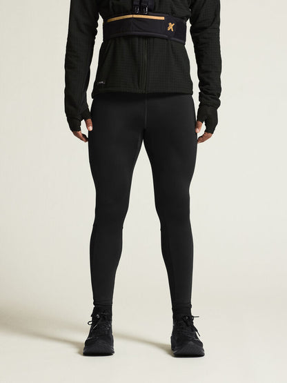 Svarta tights med bred resår i midjan samt dragsko för perfekt passform. Mobilficka på benet med dragkedja samt tre meshfickor baktill för gel etc. Dragkedja benslut.