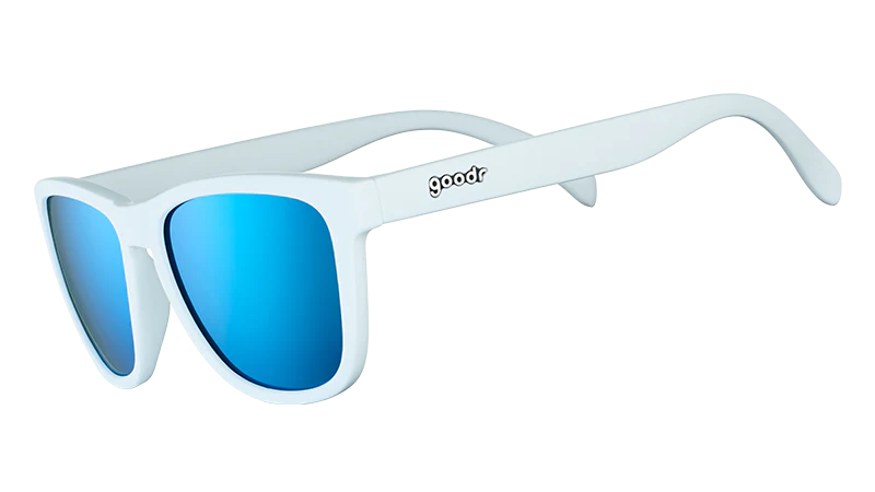 goodr Iced By Yetis. Dessa vita bågar med blått speglande glas ger en kyligt cool look som passar utmärkt till vardags och träning. Framtagna för att sitta där de ska under aktivitet. Polariserade UV400-linser. 