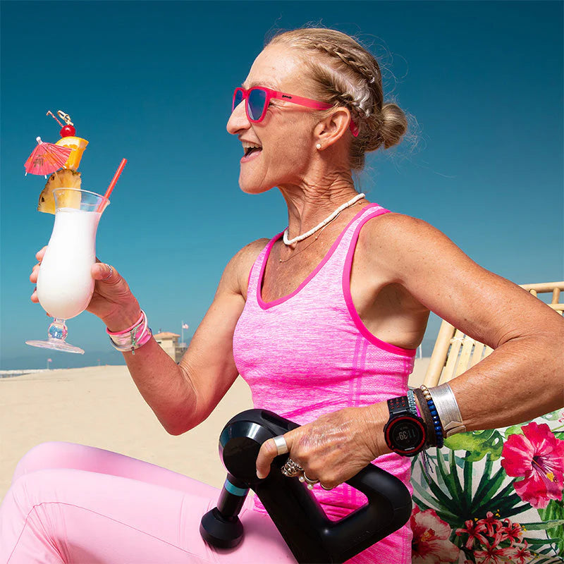 goodr Flamingos on a booze cruise. Rosa solglasögon med blå lins. Framställda för löpning och andra fartfyllda aktiviteter men också supersnygga som en färgklick till vardagsoutfiten!