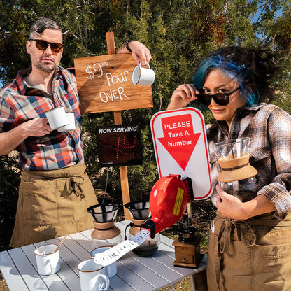 goodr Nine Dollar Pour Over. Träningsglasögon mot solen. Bruna lin och bruna bågar i mönster. Polariserade.