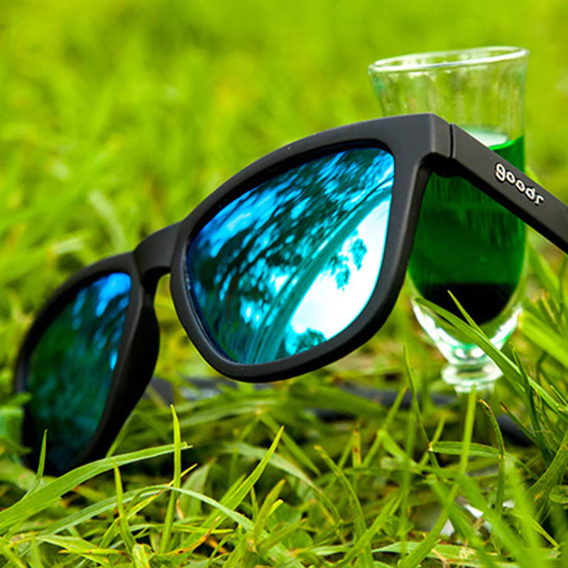 goodr VINCENT'S ABSINTHE NIGHT TERRORS. Svarta med speglande grönt glas. Solglasögon anpassade för träningspassen som går undan. Cool accessoar till festivaler och beachen.