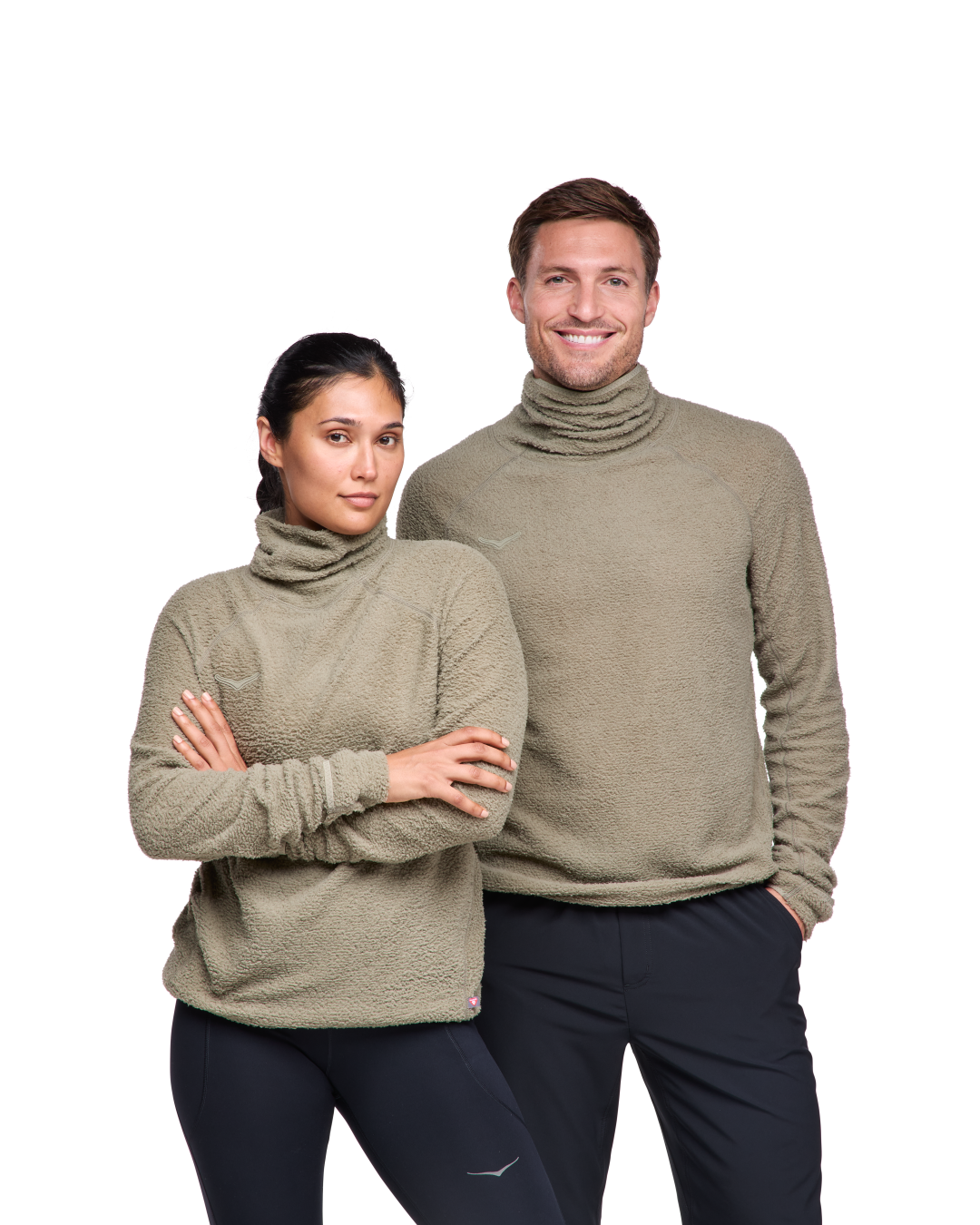 Supermjuk fleece med en flexibel polo-design, handvärmar-muddar och dragsko vid höften för perfekt passform och komfort.
