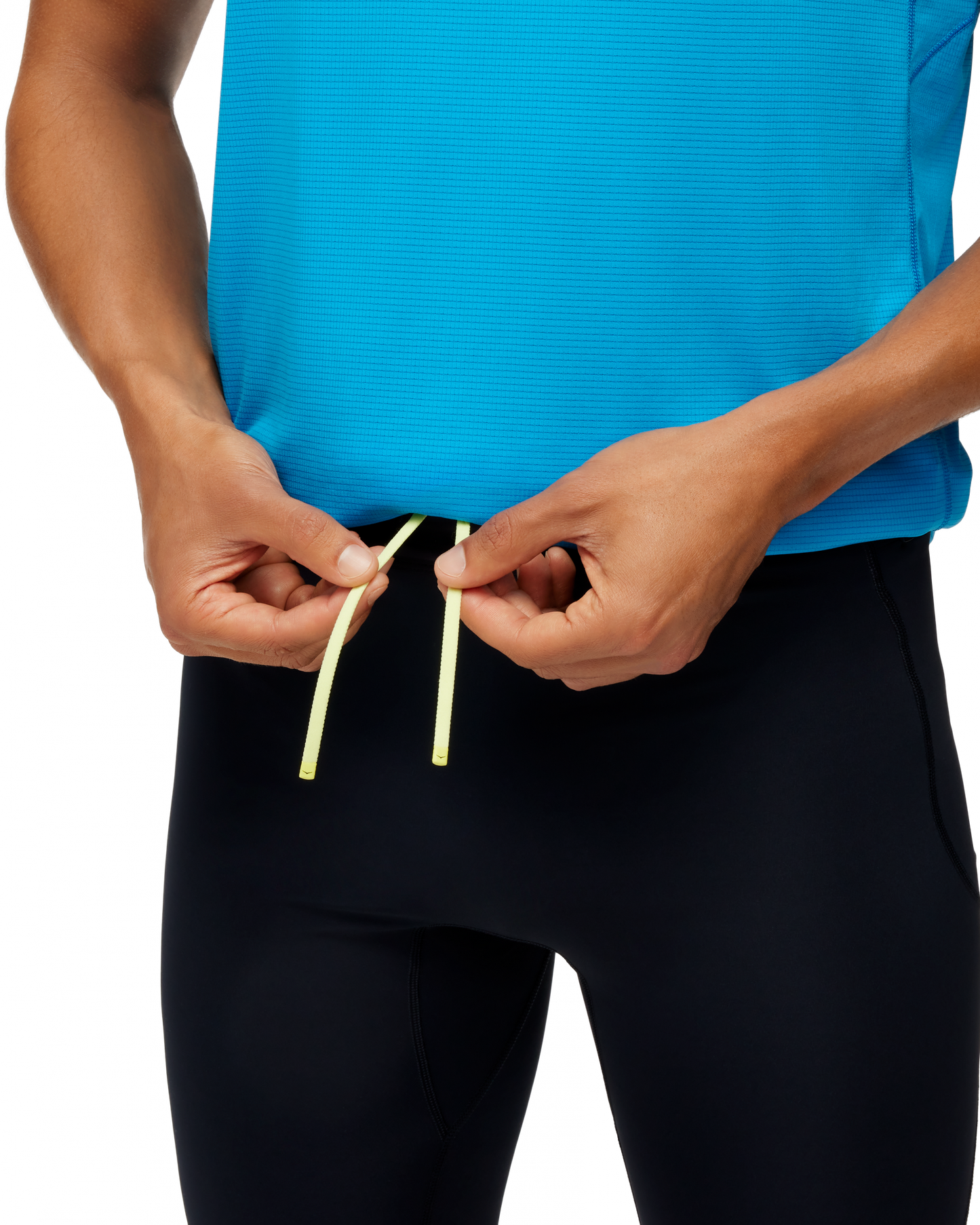 Svarta cykelbyxa-liknande shorts med tight passform. Utrustade med en innerkalsong för extra stöd. Större ficka på  sidan, samt bak med dragkeja. Logga på vänster fram. Dragsko i midjan. 