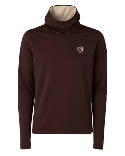 YMR Åsunden Men's Hoodie. Hoodie i rödbrun nyans med beige kontrastfärg på insidan av luvan och på loggan på bröstet. Huva med hög krage och tumöppningar i ärmsluten. Tight, sportig passform. 