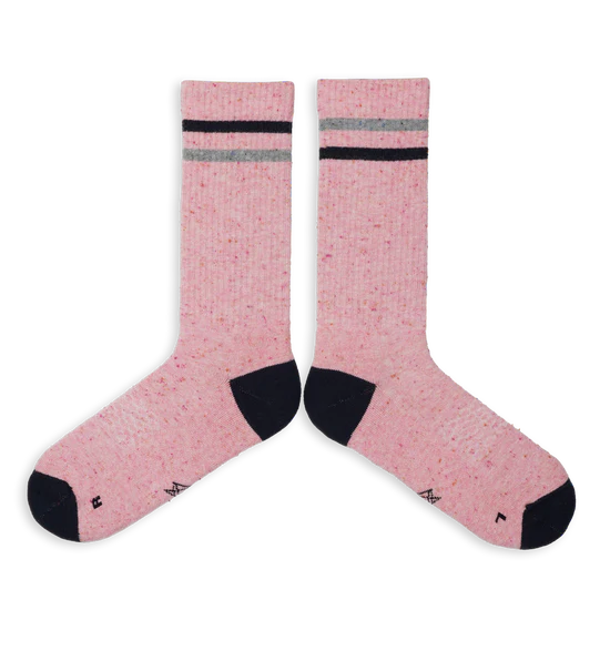 Incylence Lifestyle kollektion. En mjuk och härlig strumpa att bära till vardags och slappa dagar. Denna modell i rosa färg med svarta detaljer. Köp hos oss i Sverige idag!