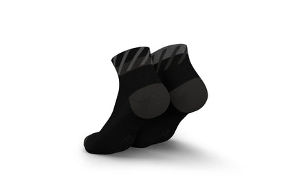 Incylence Running Disrupts Short Black. Längre löparstrumpa i svart färg med grå detalj.