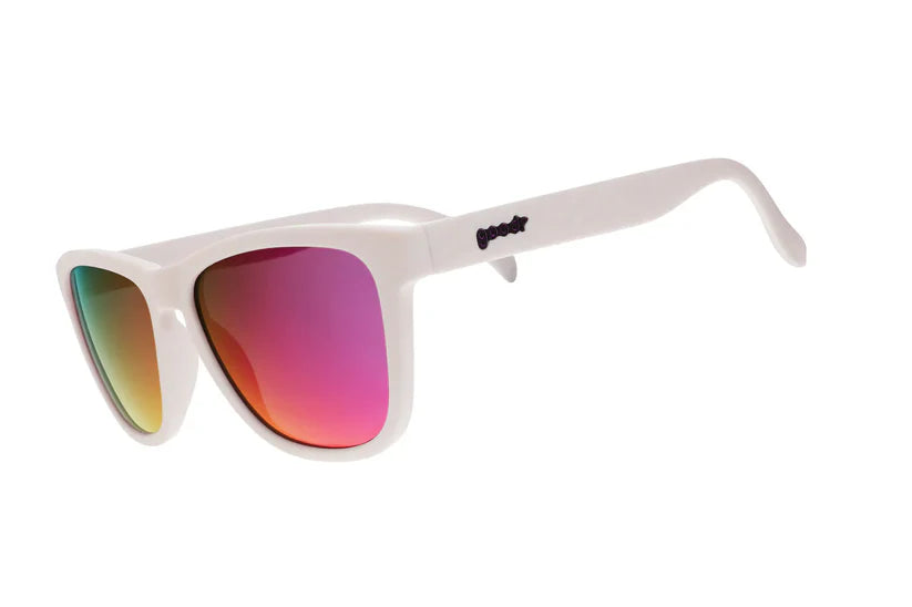 goodr Neon Is My Neutral. Limited edition solglasögon från goodr som skiftar färg i solen - från benvit till iögonfallande lila och syrligt gul. De rosa, spegelblanka linserna fulländar looken och ger dig både stil och funktion. Designade för medelstora ansikten. Polariserade linser. 
