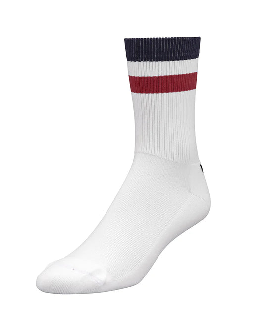 YMR Åsunden Mid Crew Socks. Vita strumpor med en röd och en blå rand upptill. Text "YMR TC" ovanför hälen. Extra vaddering under foten och vid hälen för ökad komfort och slitstyrka vid löpning eller annan fysisk aktivitet.