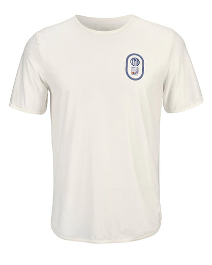 Off-white tshirt med marinblått print på vänster bröst. Reflexdetalj på ryggen. Mesh för god ventilation, solid tyg över axlarna för extra hållbarhet. 