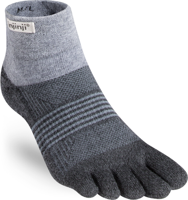 Injinji Trail Midweight Mini-Crew Women. Grå tåstrumpa som minimerar risk för skav och blåsor. Trailmodellen är gjort för att hålla smuts borta som annars kan ta sin in i strumpan. 