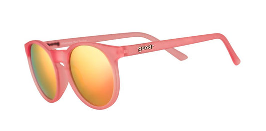 goodr Influencers Pay Double. Rosa speglande träningsglasögon gjorda för att klara aktiva dagar. Sitter där dom ska trots fartfyllda aktiviteter. Löparbrillorna som får dig se extra cool ut.