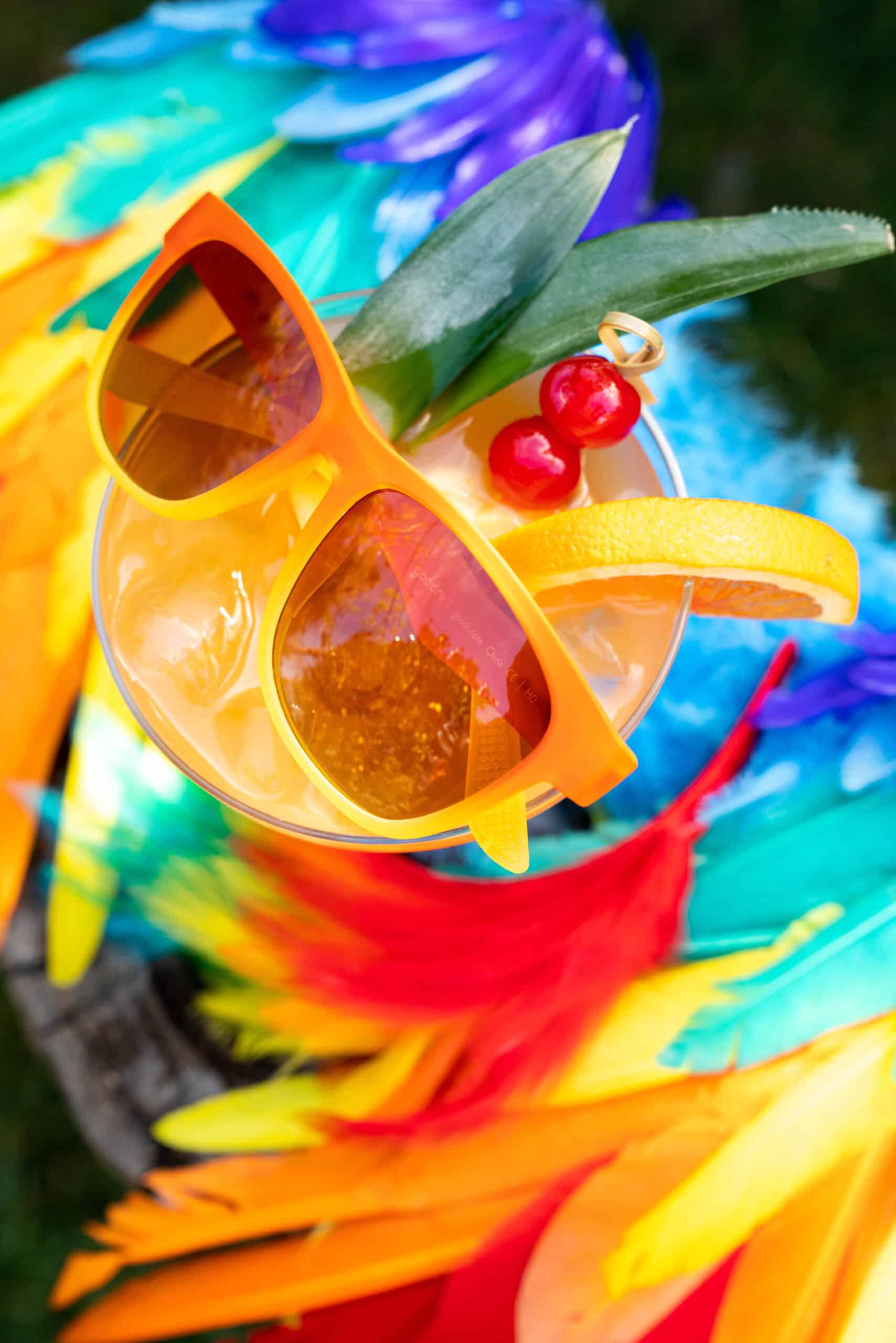 goodr Polly Wants a Cocktail. Orange träningsglasögon som sitter där dom ska trots fart och ojämna stunder. Super snygga till sommaroutfiten.