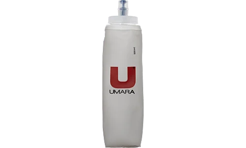 UMARA Awesome Softbottle / Softflaska 500ml. mjuk och smidig flaska som kan tryckas ihop för mindre förvaring under träningspass eller race. Grå i utseendet med Umaras logga.
